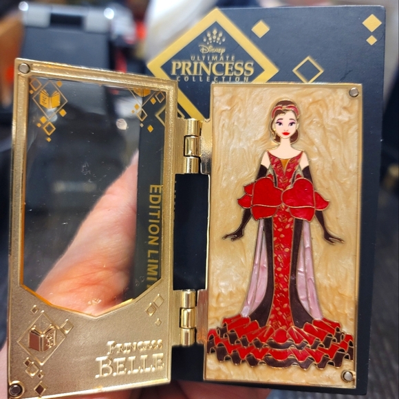 Disney Ultimate Princess Collection Designer Hinged Pin - BELLE Limited Ed - Picture 2 of 5